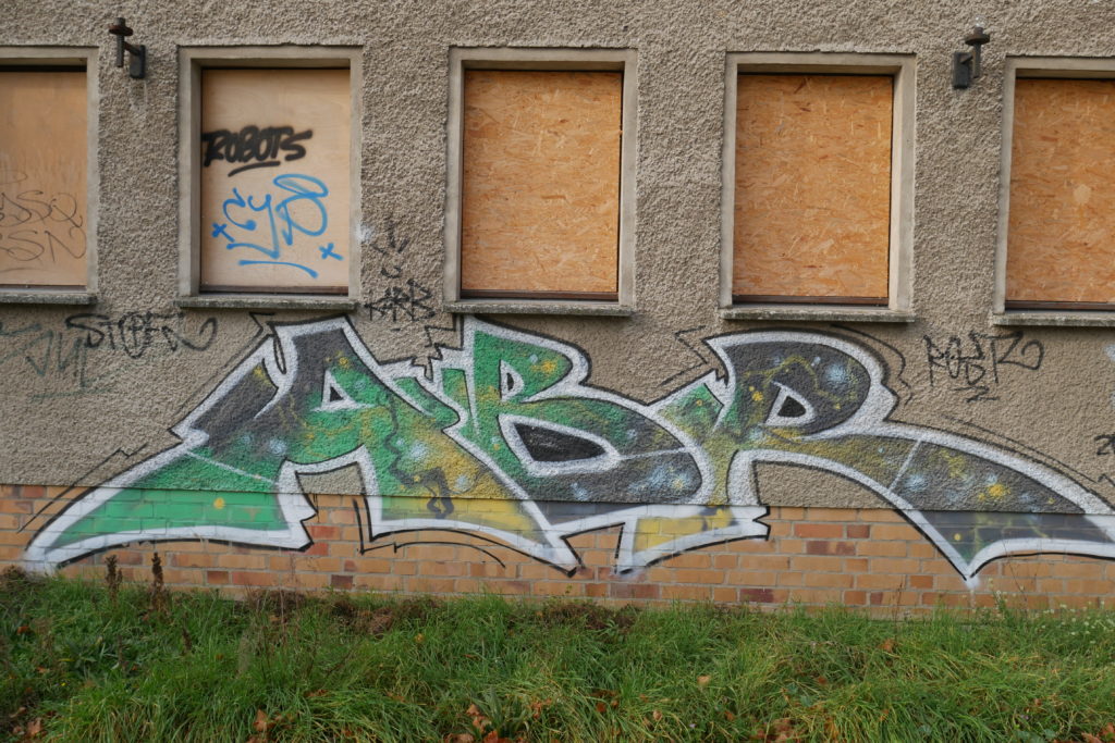 Wandfassade mit Graffiti